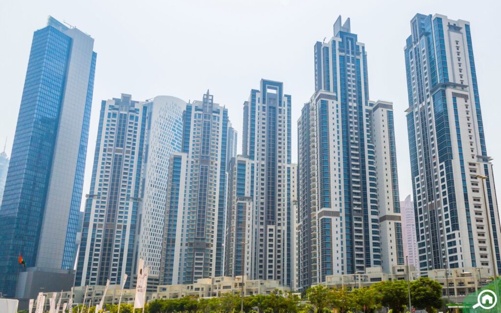 الأبراج الإدارية في الخليج التجاري