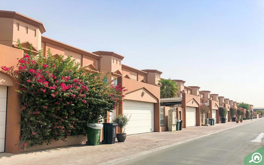 34 Lake Villa Compound - Compounds in Dubai for Rent