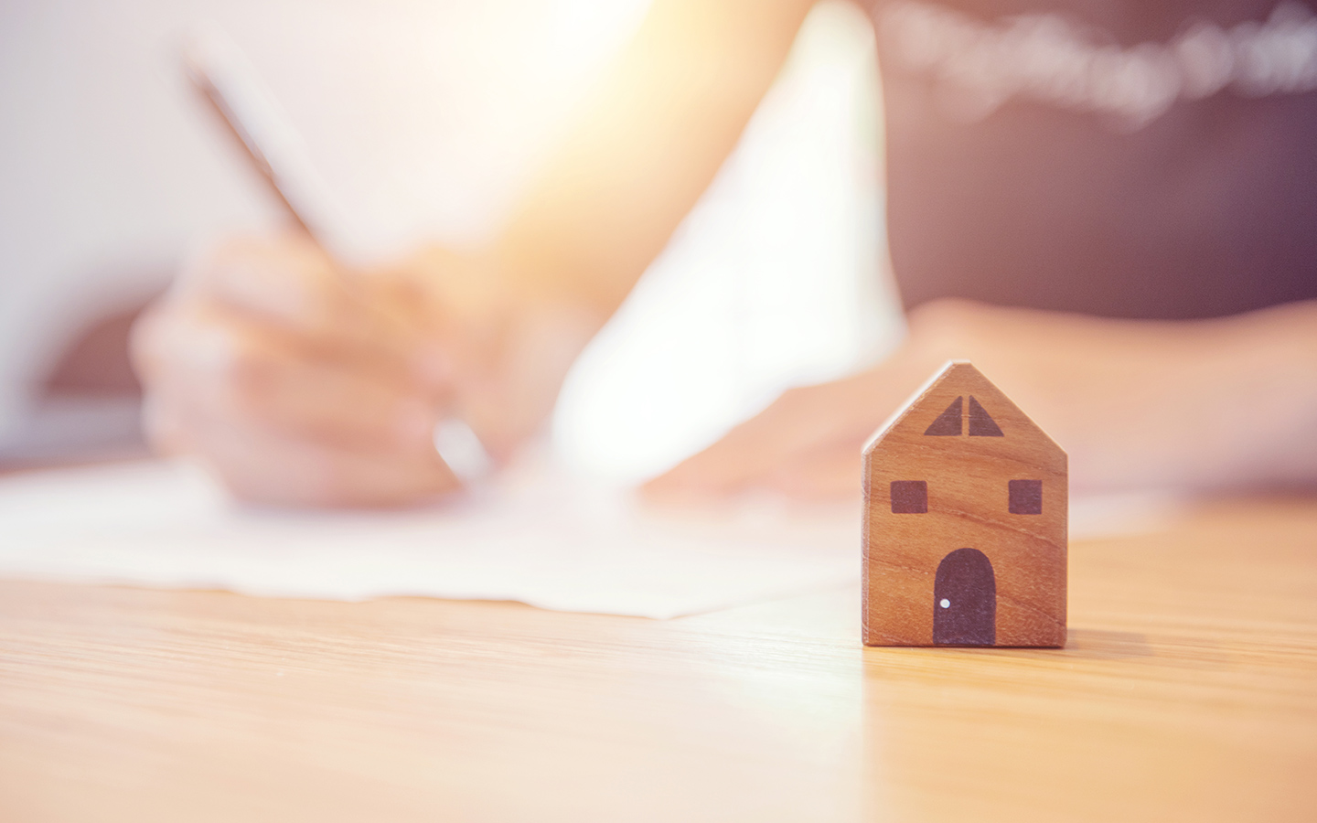 توثيق الدليل العقاري الخاص بالمؤجرين والمستأجرين في العاصمة أبوظبي