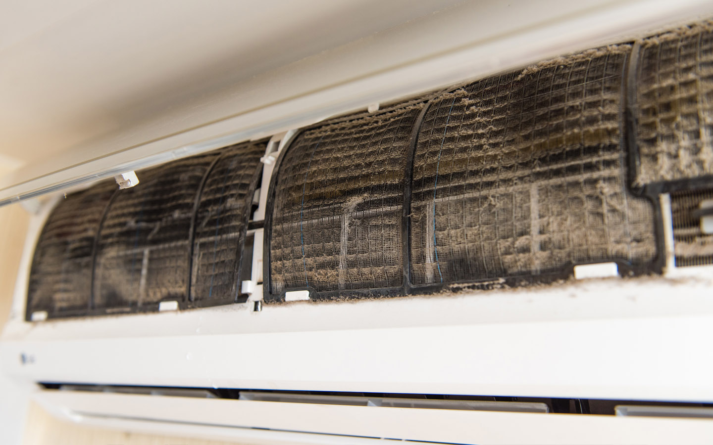 فلتر مكيف ملوث