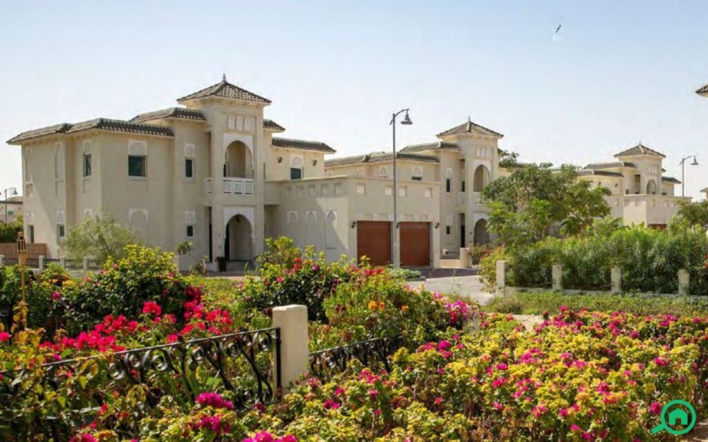 beautiful villa in Al Furjan with green spaces all around