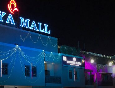 Abaya Mall in Dubai at night