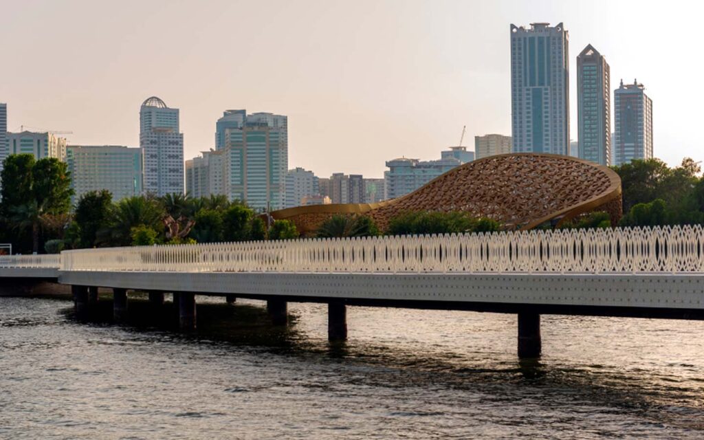جزيرة النور في الشارقة  