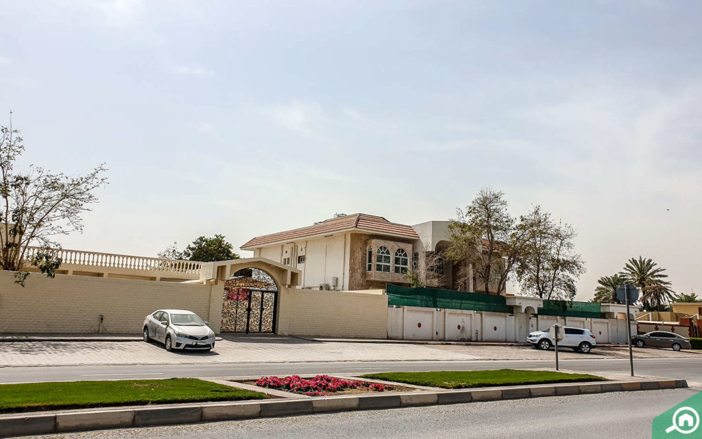 Cheap villas for sale in Sharjah in Al Sabkha Neighbourhood