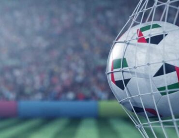 كرة قدم عليها علم الإمارات