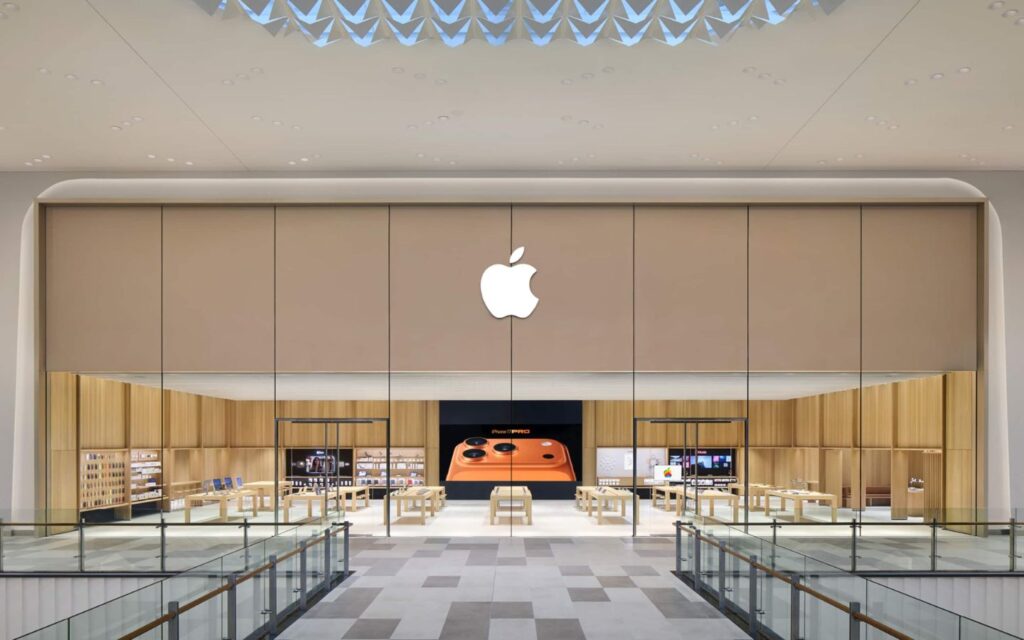 Apple store in Al Jimi Mall Al Ain