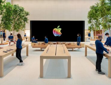 Apple stores in the UAE