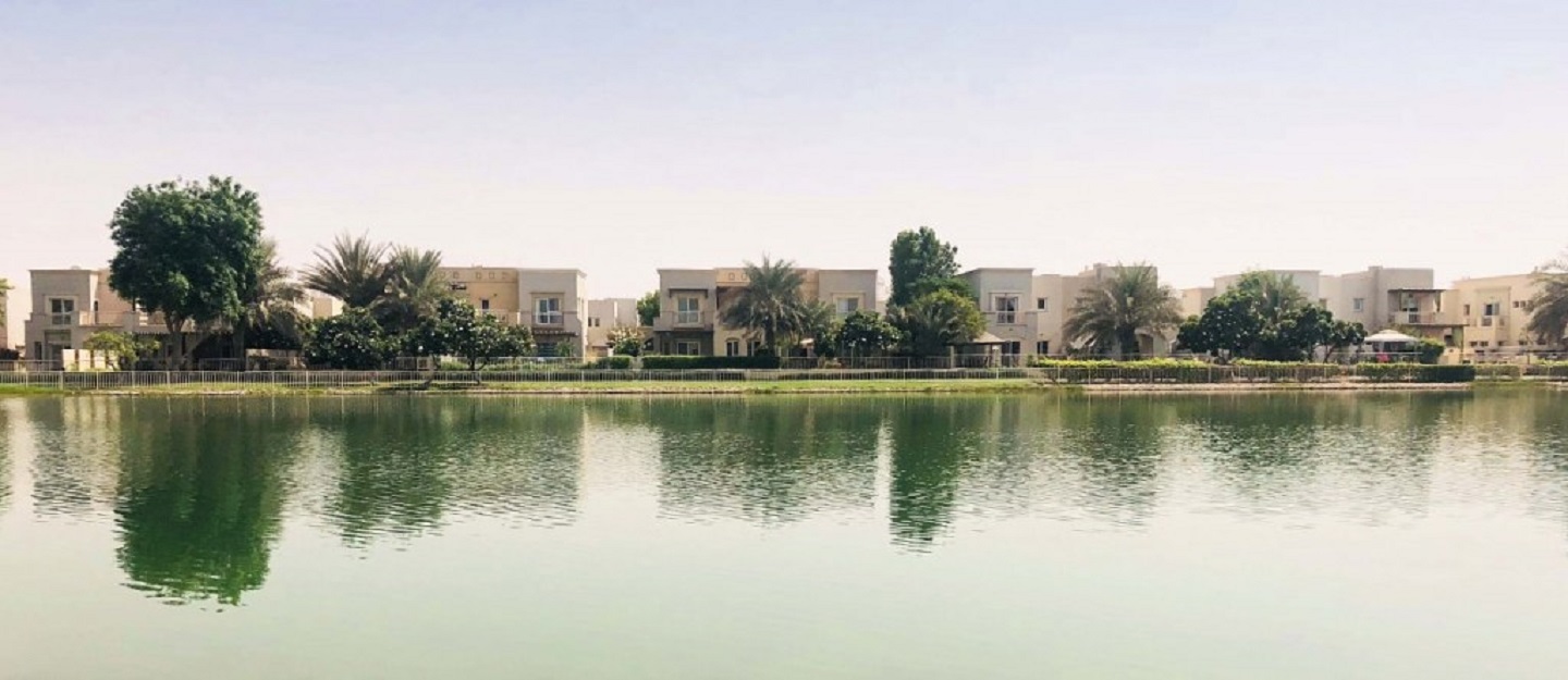 فلل مطلة على البحر