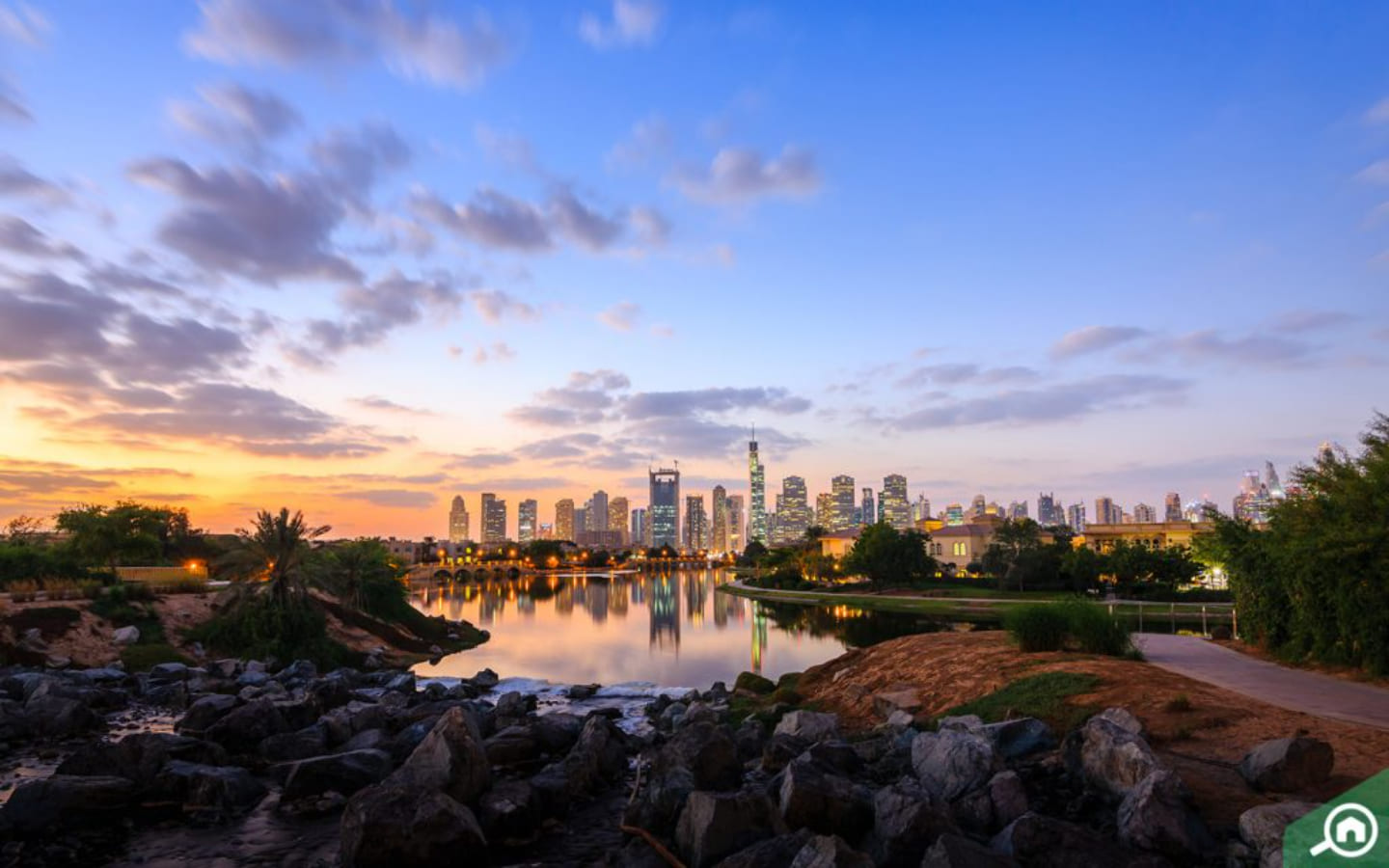 ضفاف البحيرة في جزر جميرا