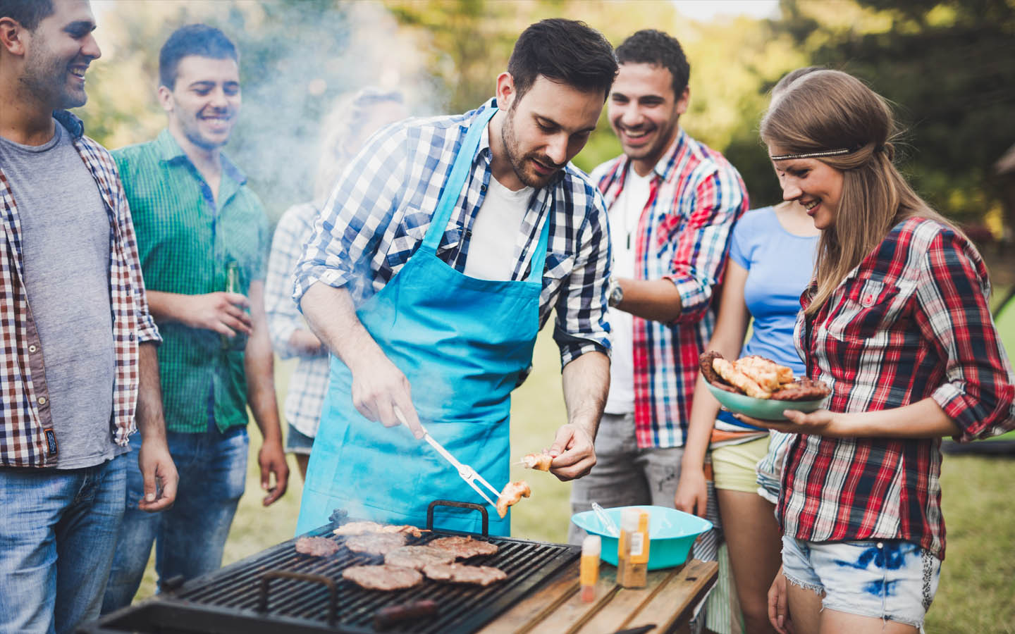 حفلة شواء مع الأصدقاء