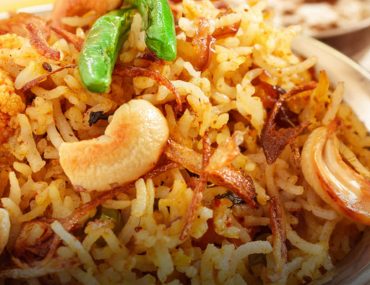 Biryani served with nuts