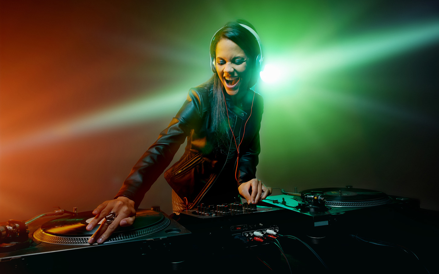 أفضل لاعب دي جي في دبي دي جي اصيل، دي جي بليس وغيرهما ماي بيوت