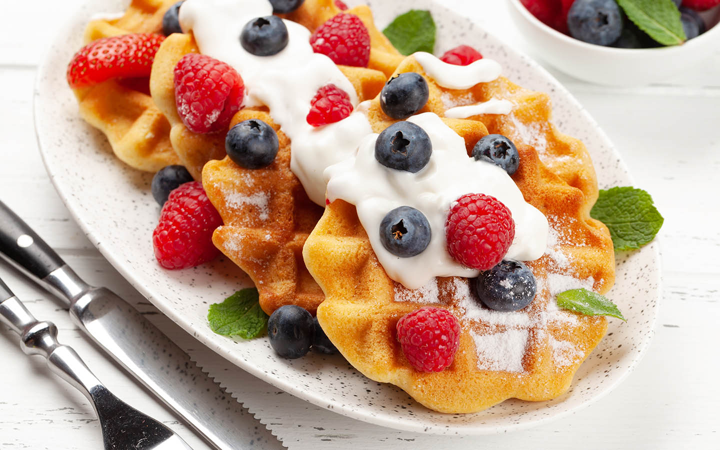 أبرز محلات وافل في عجمان سكوبي كافيه، لي كافيه وغيرهما ماي بيوت