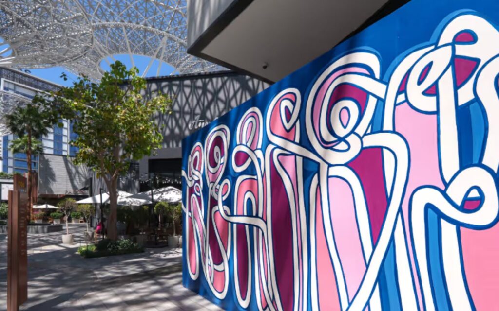 a beautiful artwork at Bluewaters Island Dubai