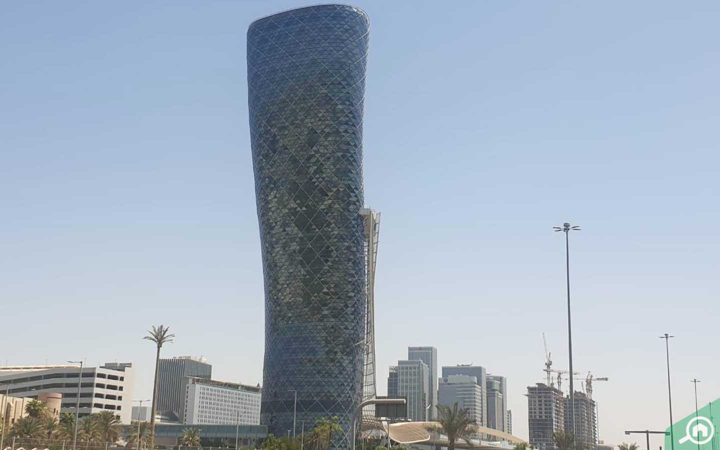 برج كابيتال جيت المائل