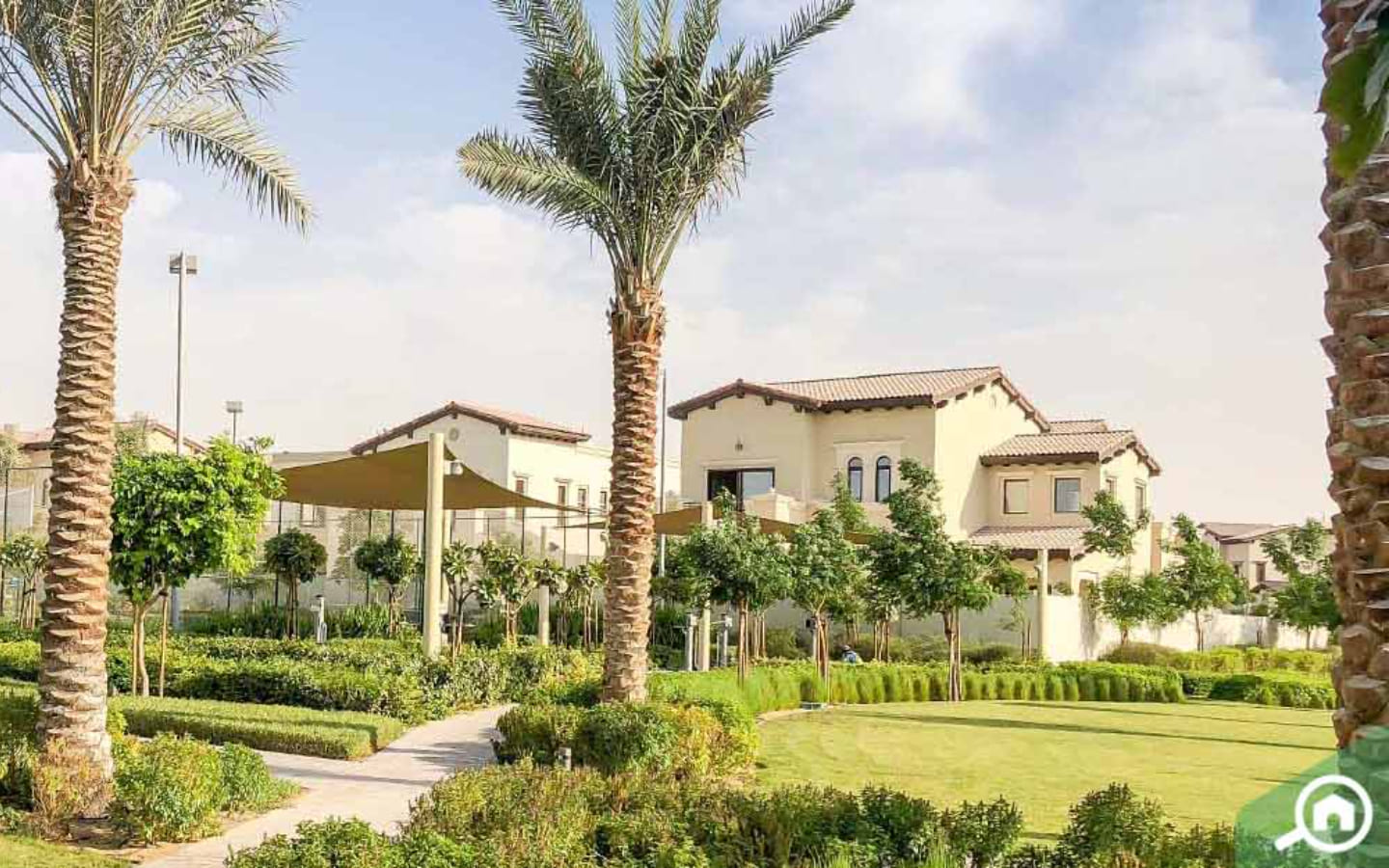 تاون هاوس ومساحات خضراء