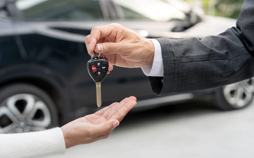 tourist taking keys after understanding Requirements for renting a car in Dubai