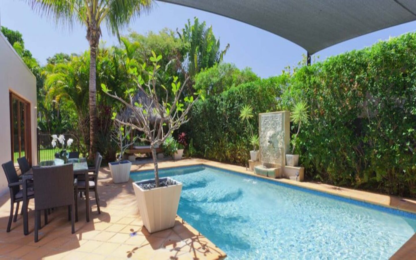 فيلا بمسبح خاص