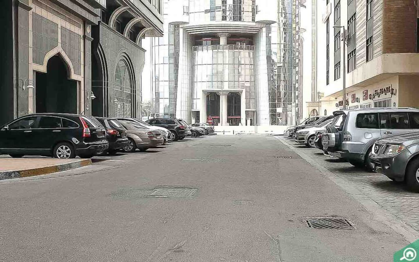 شارع ومواقف سيارات