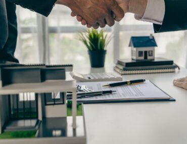 man buying off-plan property for UAE Golden Visa