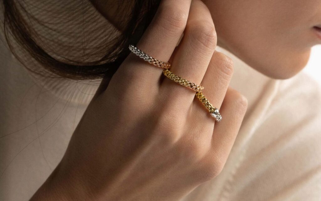 damas has several stores in Sharjah