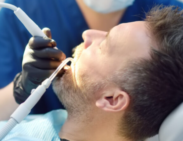 طبيب أسنان ومريضه