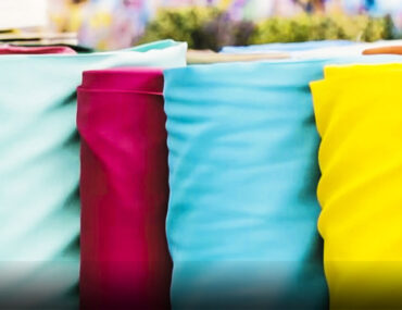 أقمشة ملونة