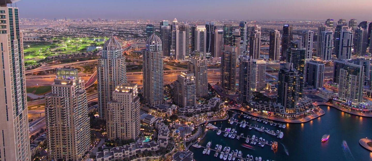 A view of Dubai Marina Skuline