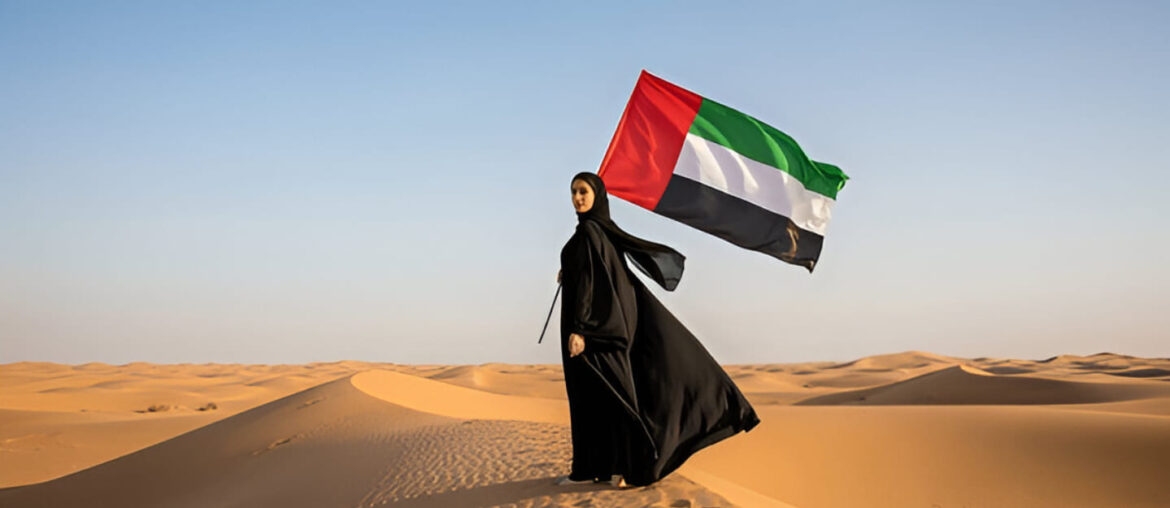 سيدة تحمل علم الإمارات