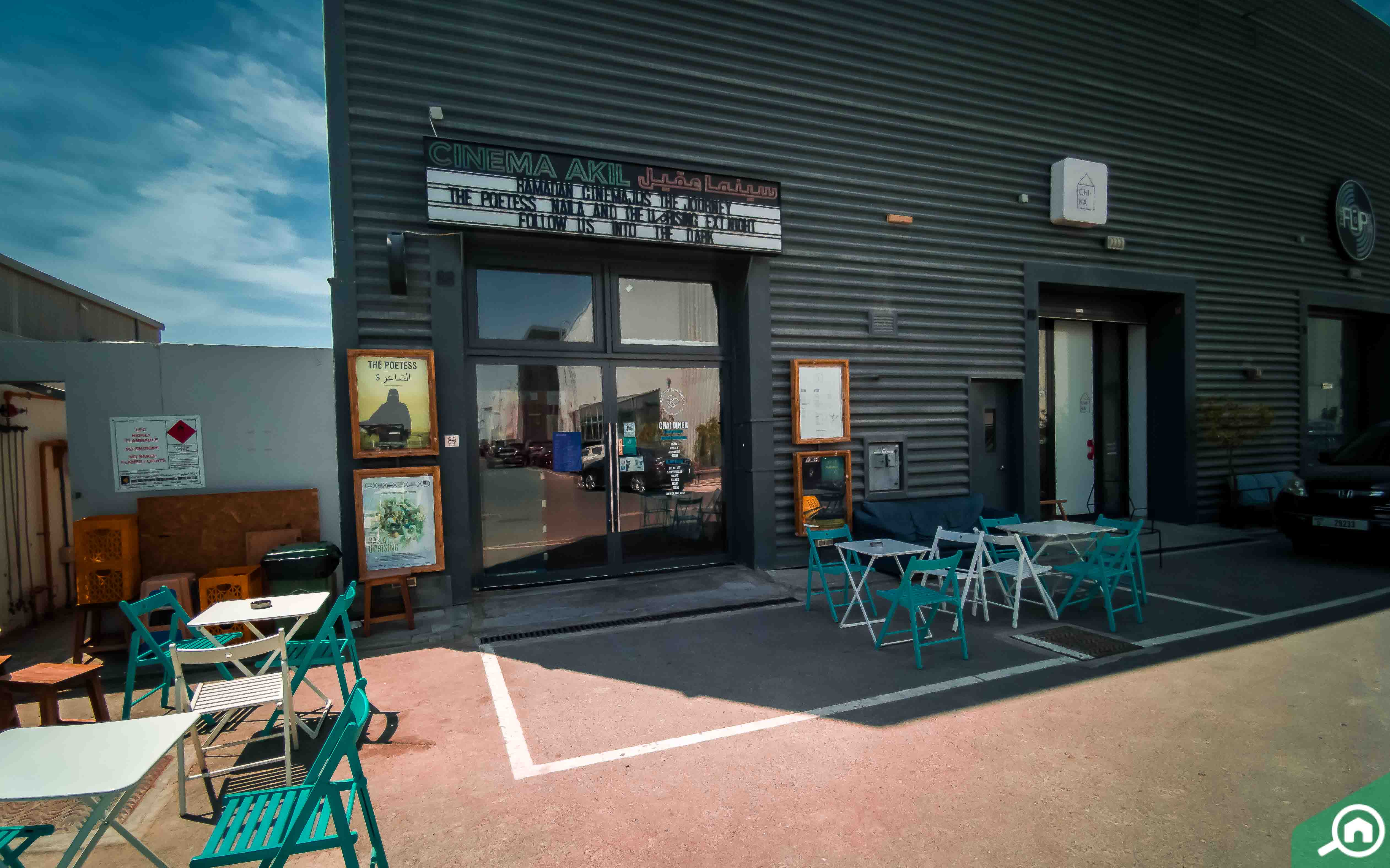 Exterior Cinema Akil