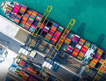 سفينة لنقل البضائع