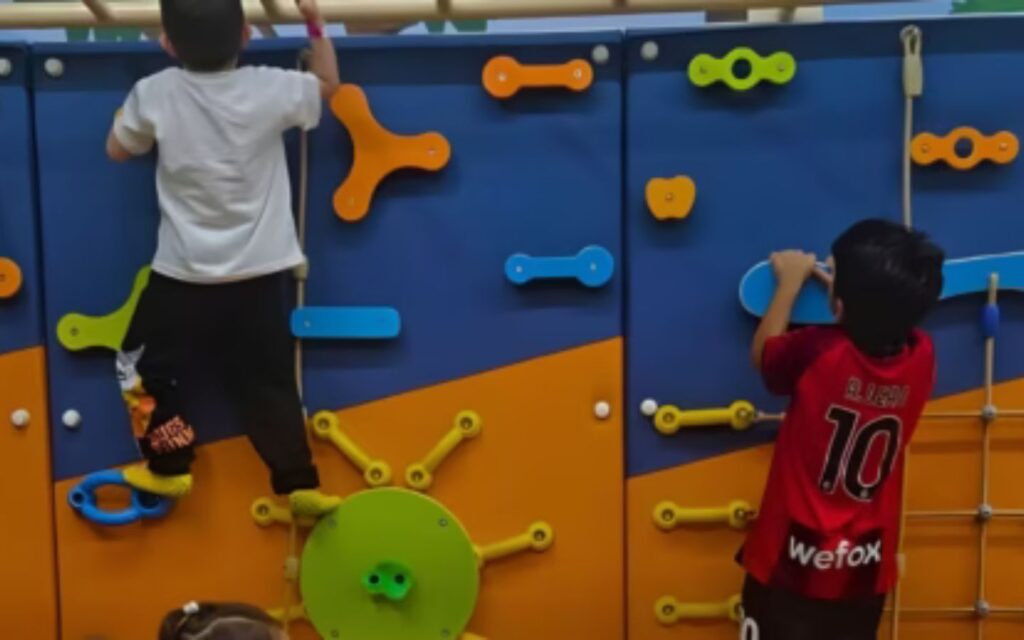 kids playing at Funtura Games