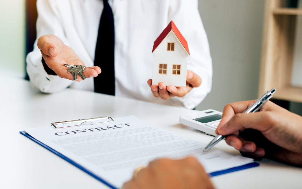 كم تبلغ عمولة الوسيط العقاري في الشارقة؟