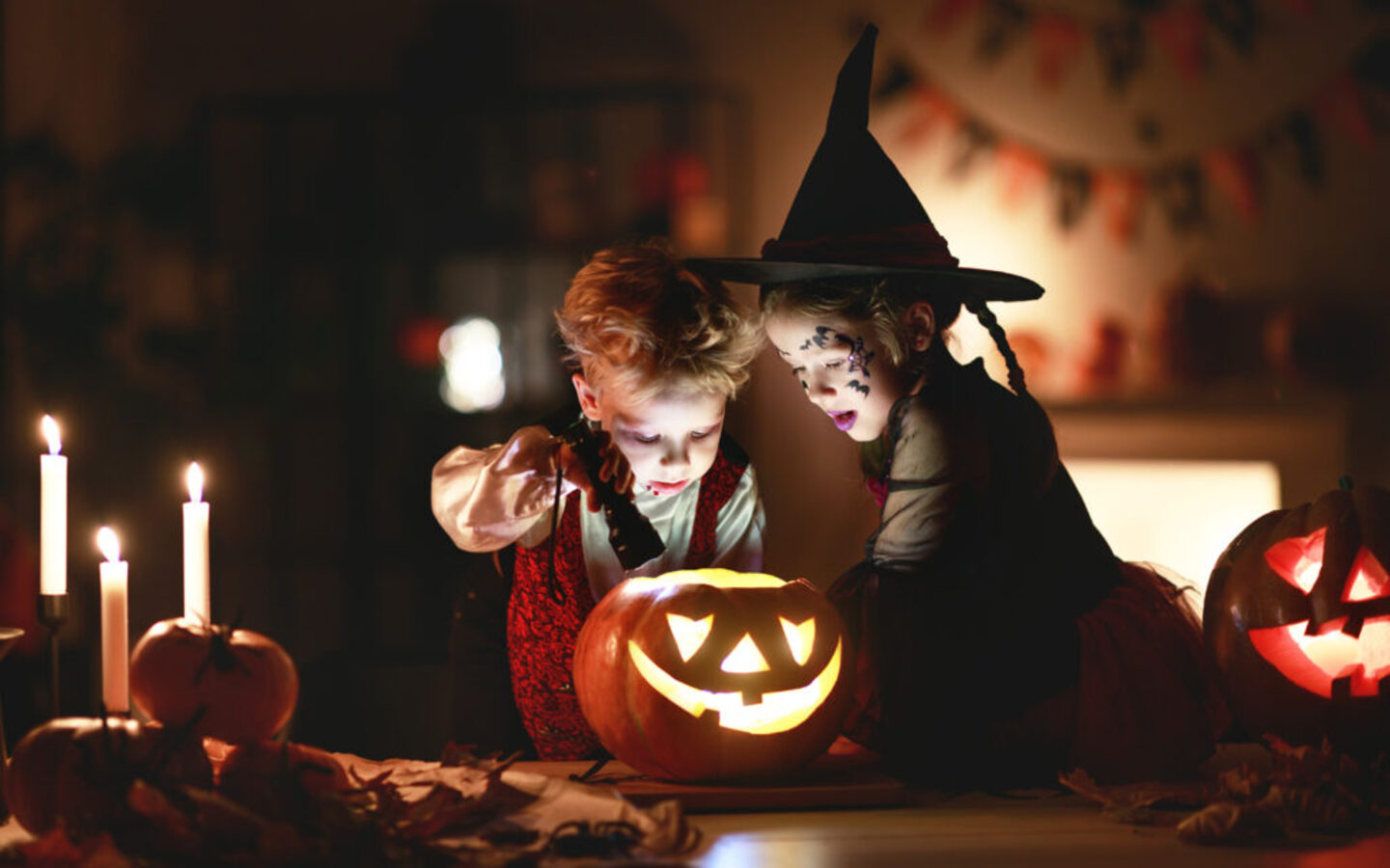 طفلان مع يقطين