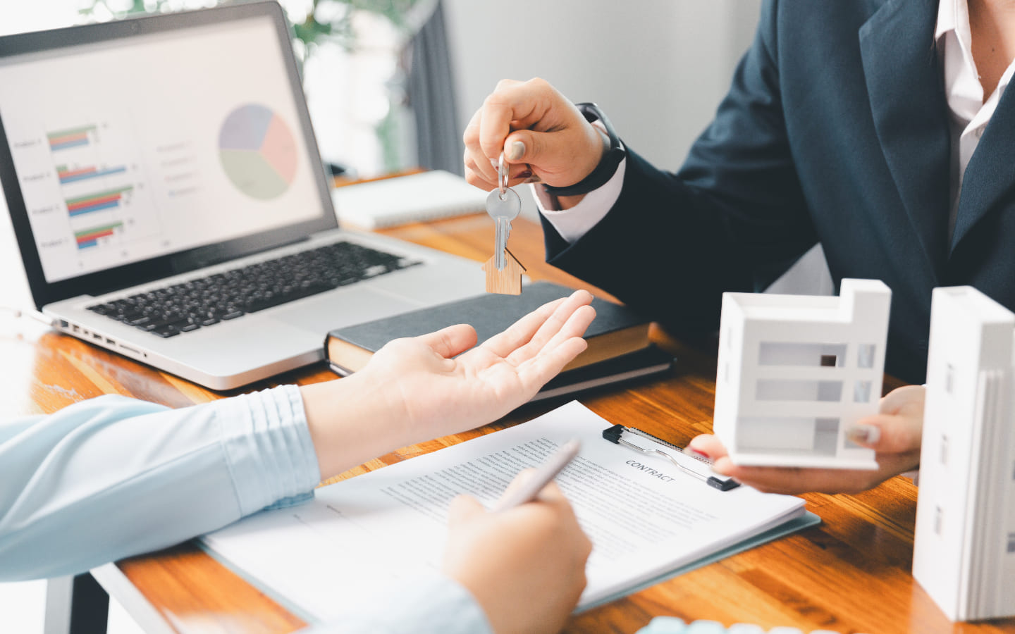 العلاقة بين البنوك وسوق العقارات في دبي