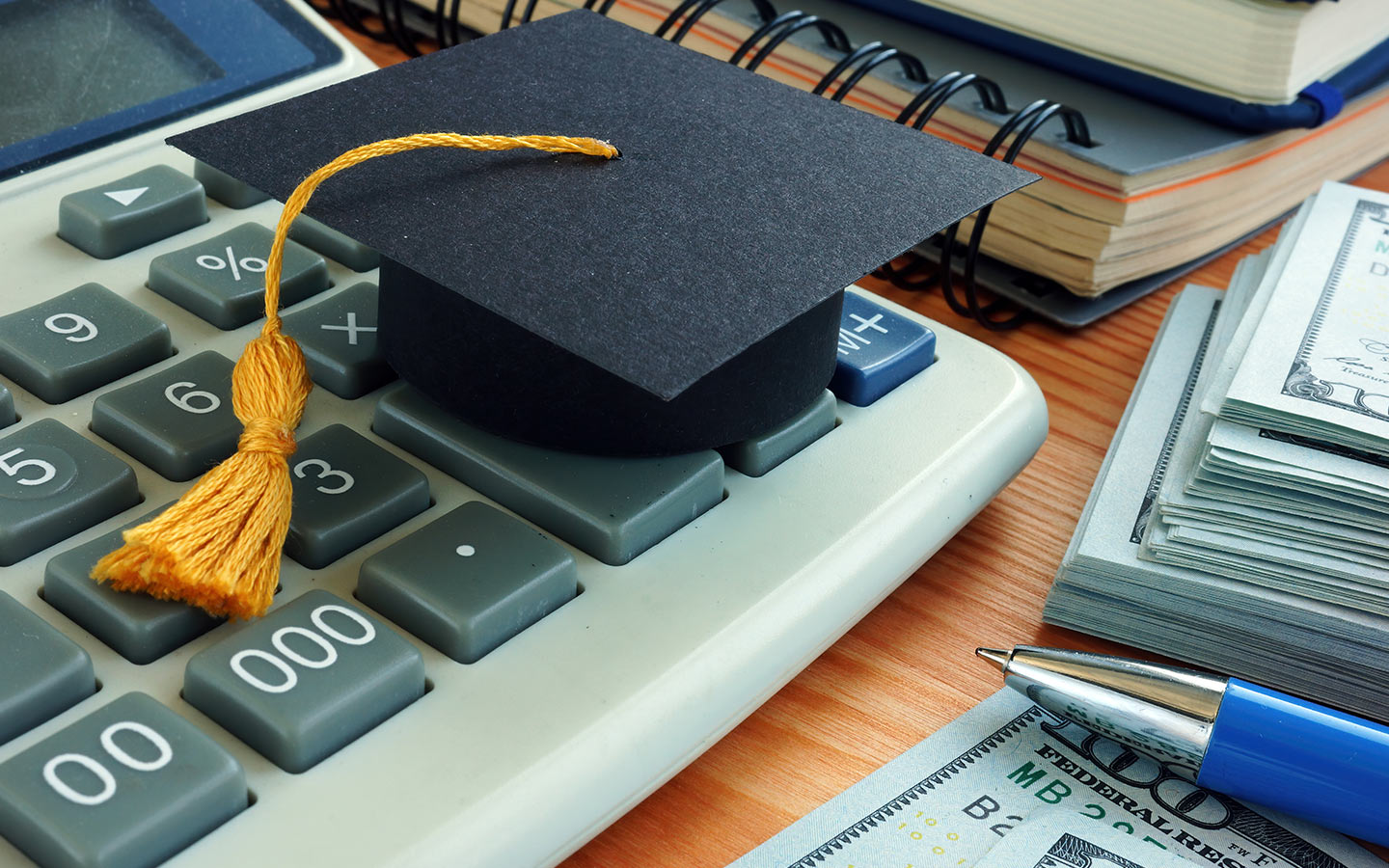 كيفية الحصول على قرض الطالب في الإمارات