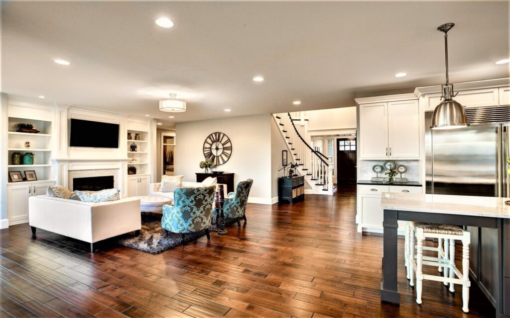 منزل بأرضية خشبية