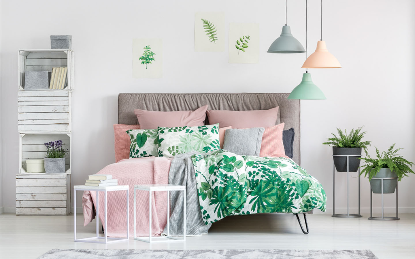 غرفة نوم بلون رمادي وهو من الوان غرفة النوم الجميلة