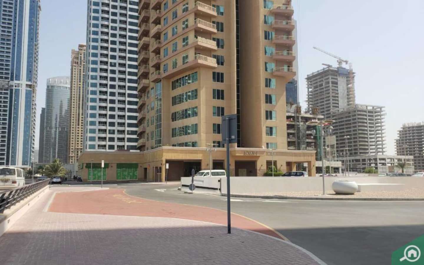 أبراج بحيرات الجميرا