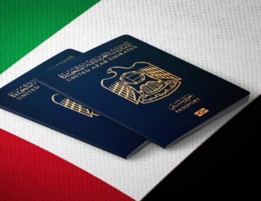 جواز سفر إماراتي على العلم
