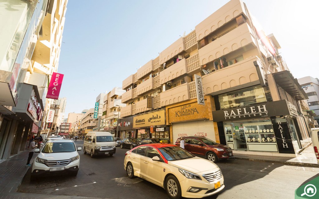 Best Shops in Meena Bazaar Dubai Malabar Gold, Neerus, Ghunghat & More