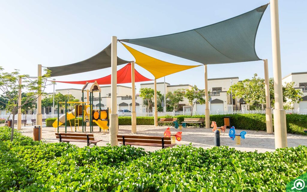 The abundance of green spaces is one of the pros of living in jumeirah park