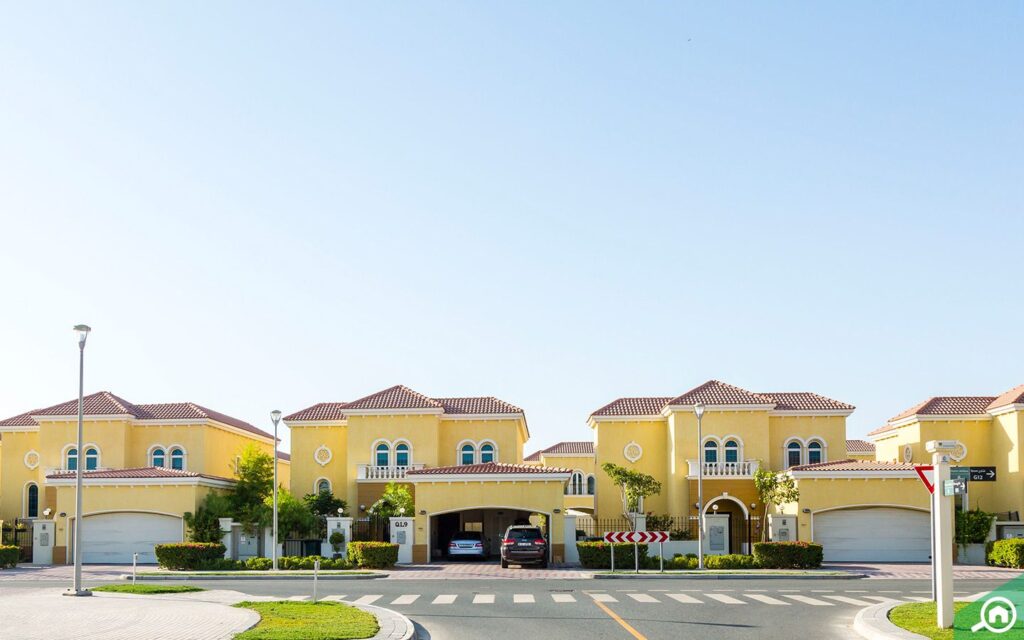 a comparison of Jumeirah Park vs Jumeirah Islands villas