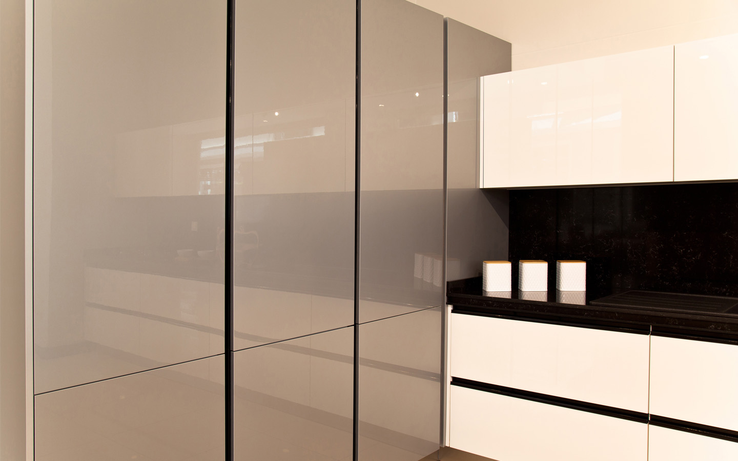 مطبخ أكريلك