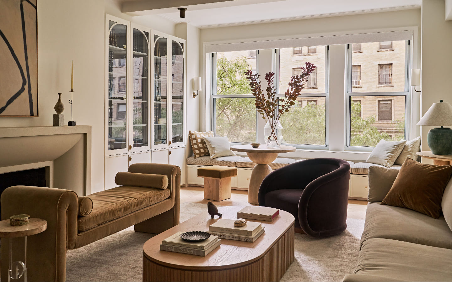 غرفة معيشة بنية