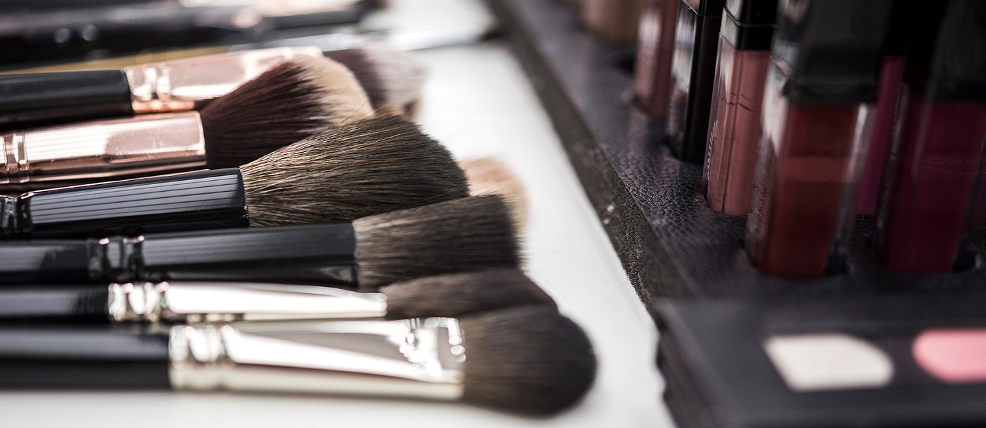 محل مكياج دبي مول