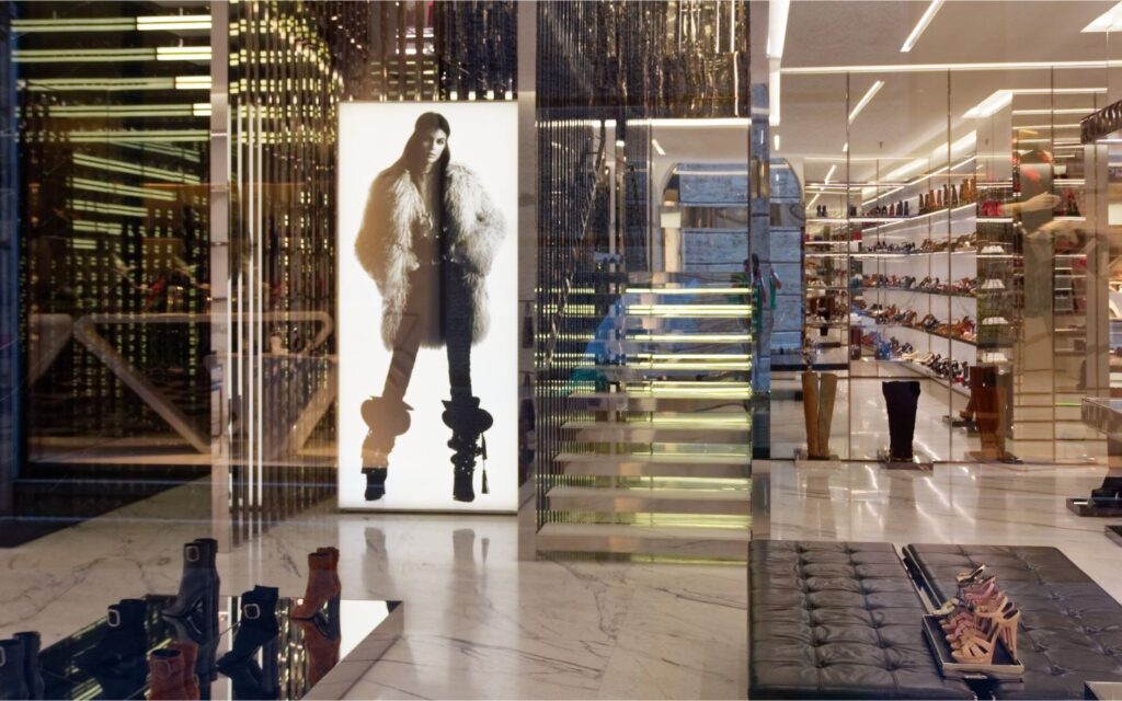 Luxury mall in Abu Dhabi featuring designer brands, cafes and lifestyle experiences.