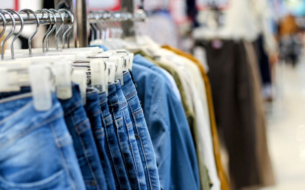 Shopping malls in Abu Dhabi provide diverse retail options, dining and entertainment for all visitors.