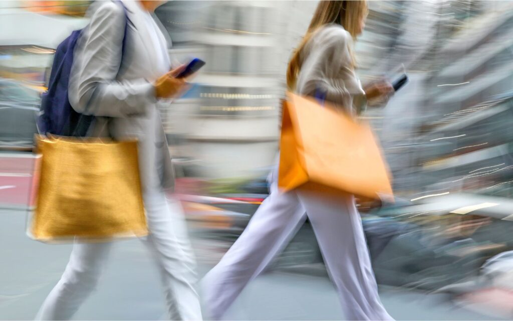 Vibrant Abu Dhabi mall with shops, cafes and entertainment areas for visitors.