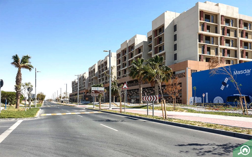 أبنية سكنية في مدينة مصدر